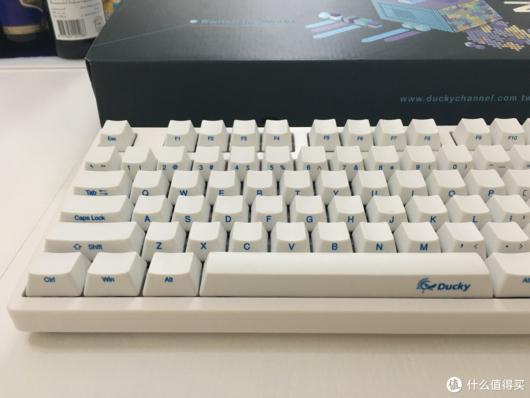 AKKO Ducky Zero 3108 机械键盘 PBT侧刻白色红轴 评测