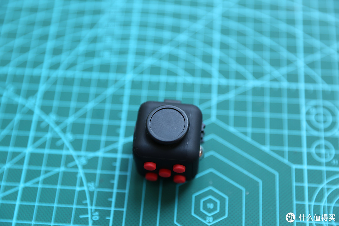 Fidget Cube 减压立方体，咔嗒咔嗒按不停