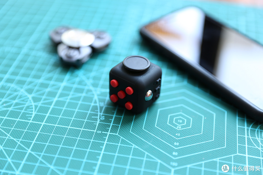 Fidget Cube 减压立方体，咔嗒咔嗒按不停