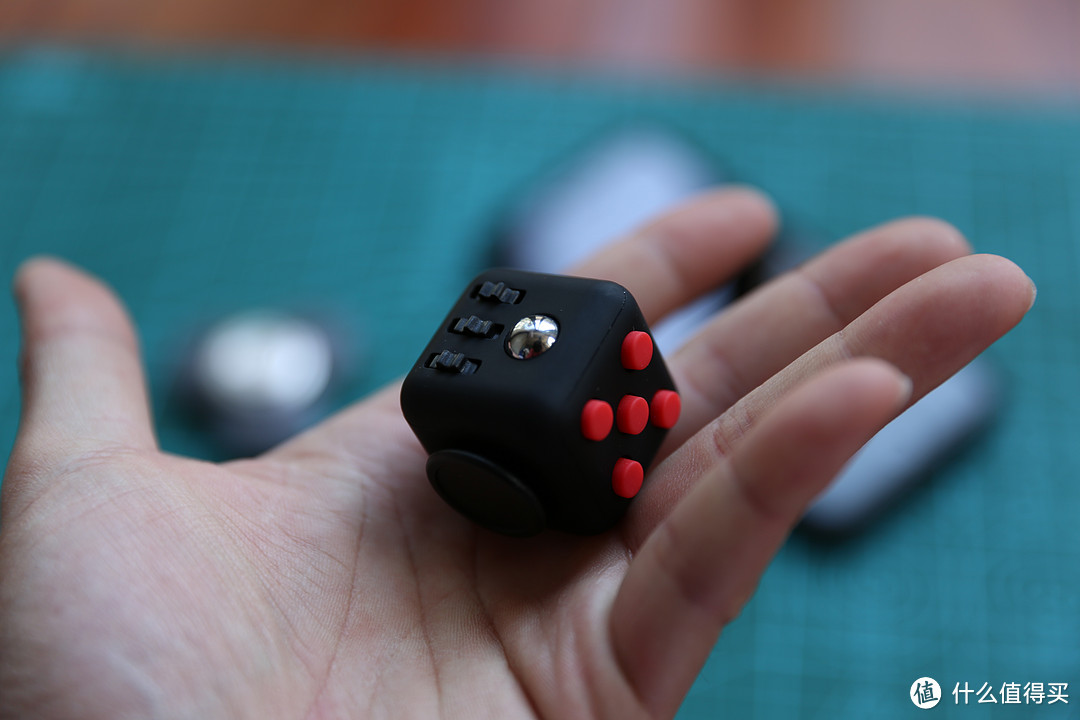 Fidget Cube 减压立方体，咔嗒咔嗒按不停