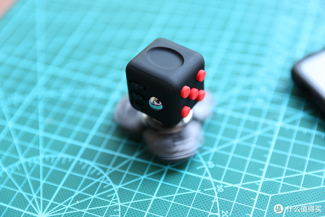 Fidget Cube 减压立方体，咔嗒咔嗒按不停