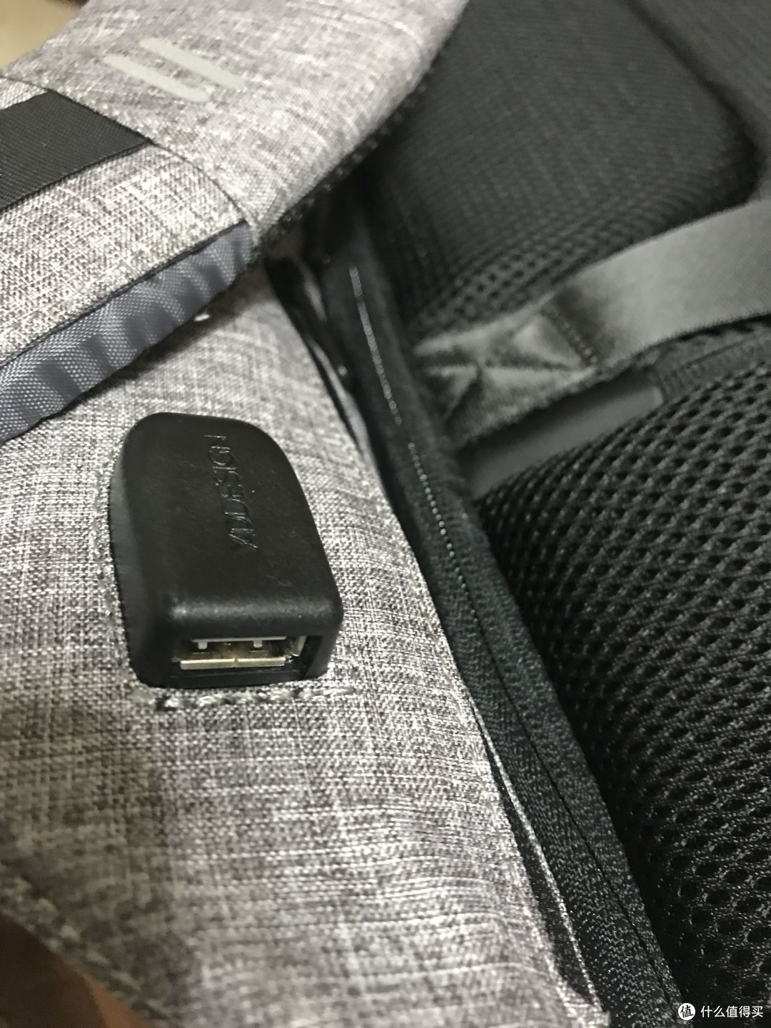 意外多了个包包:凯迪拉克安全背包开箱