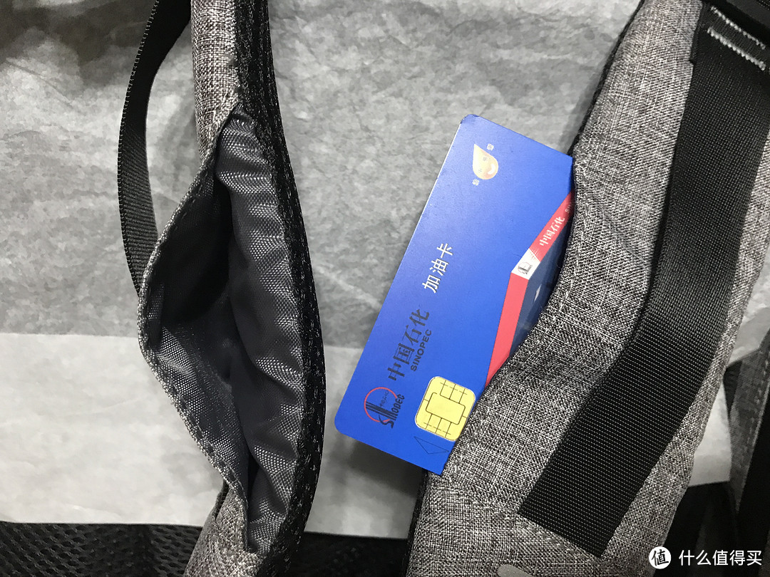 意外多了个包包:凯迪拉克安全背包开箱