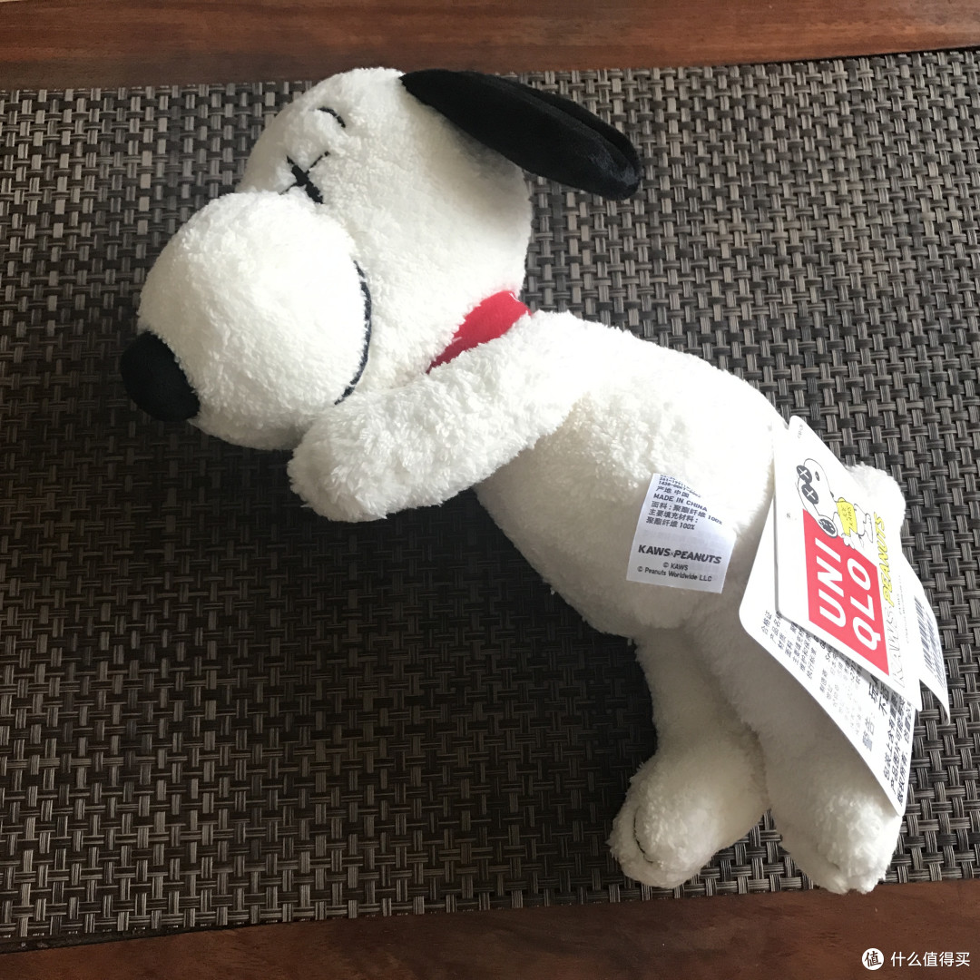 优衣库PEANUTS X KAWS毛绒玩具与短袖