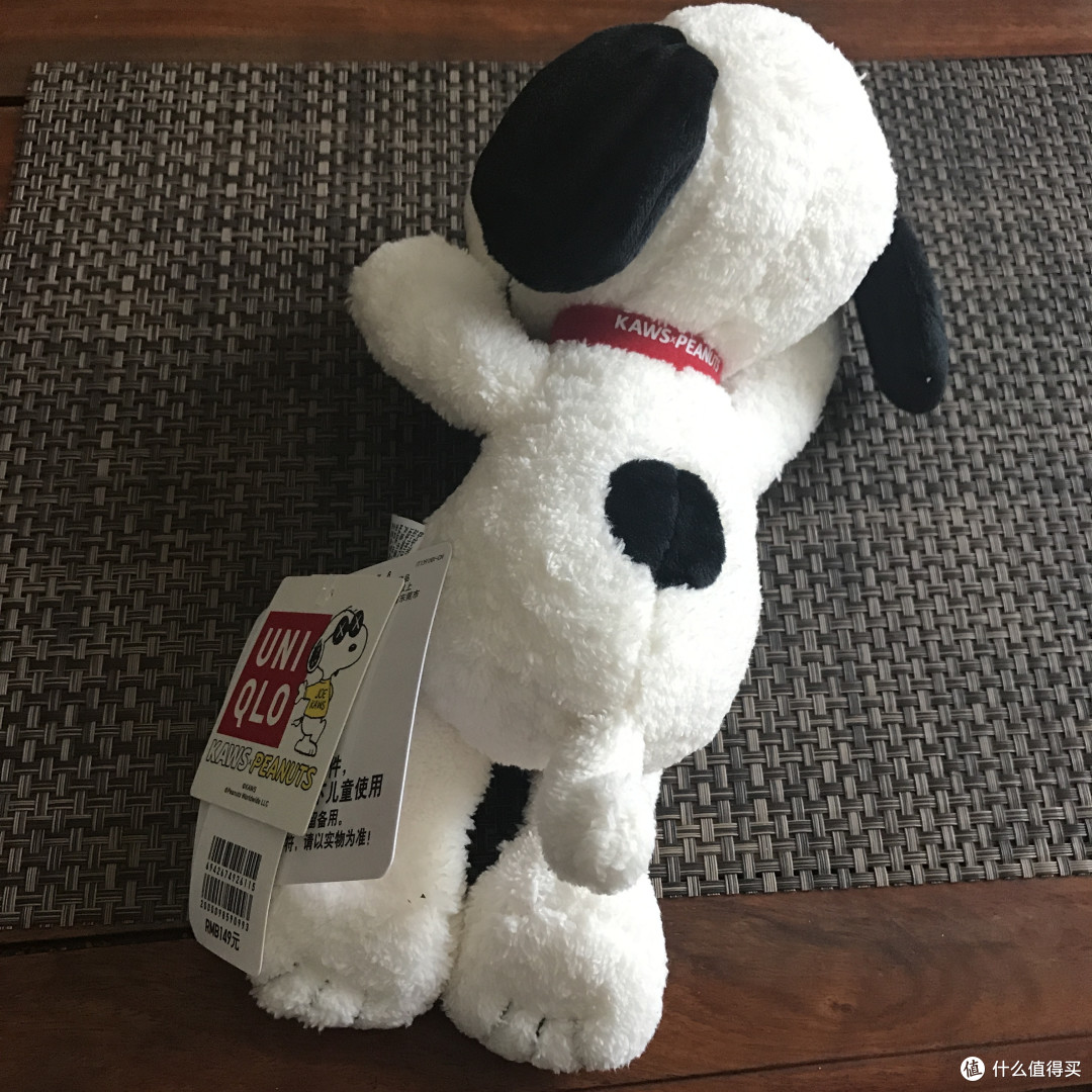 优衣库PEANUTS X KAWS毛绒玩具与短袖
