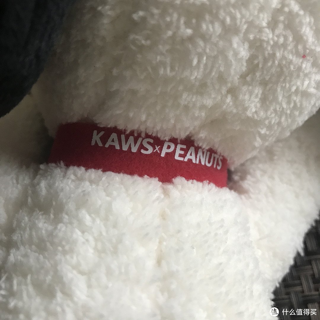 优衣库PEANUTS X KAWS毛绒玩具与短袖