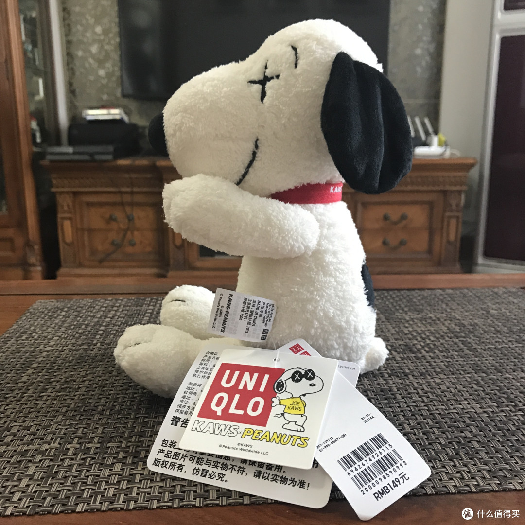 优衣库PEANUTS X KAWS毛绒玩具与短袖