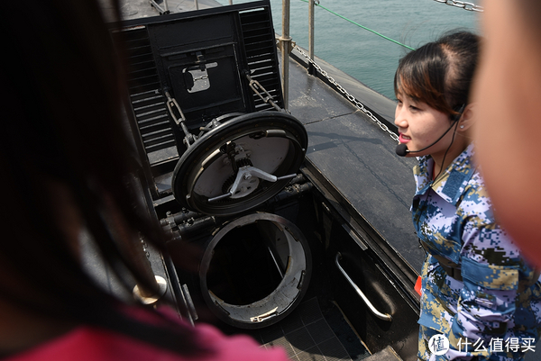 青岛海军博物馆讲解员图片