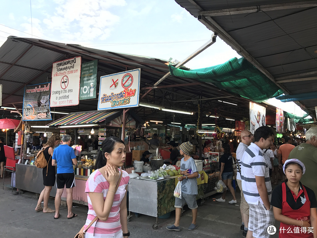 普吉镇夜市寻找美食