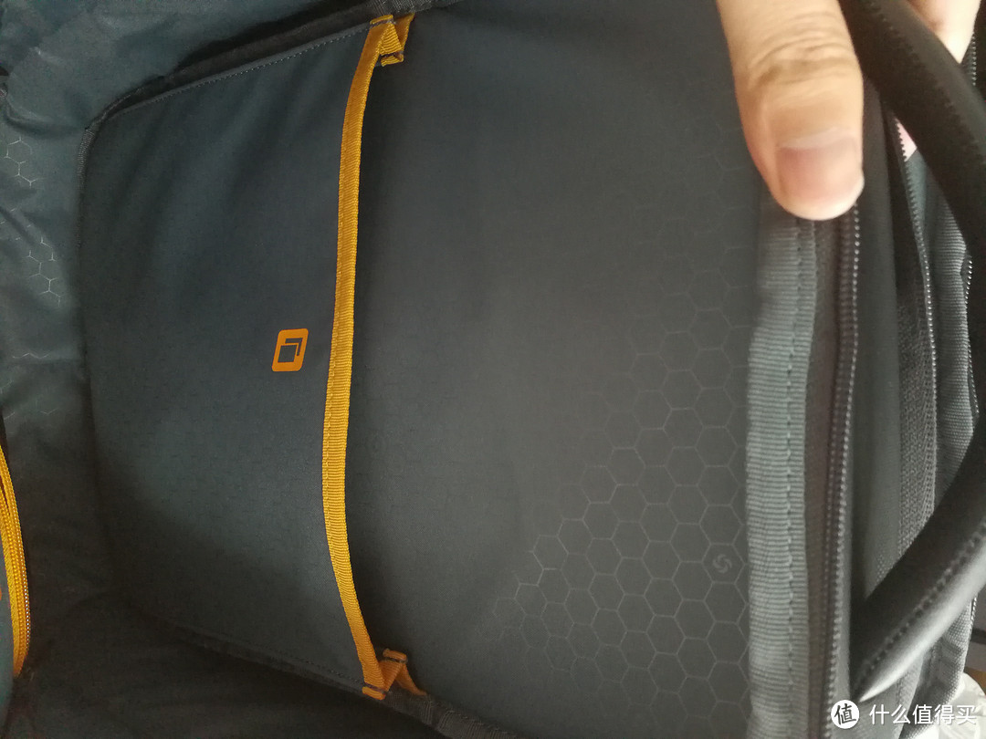 找个通勤包好难 —— Samsonite 新秀丽 41D 双肩背包