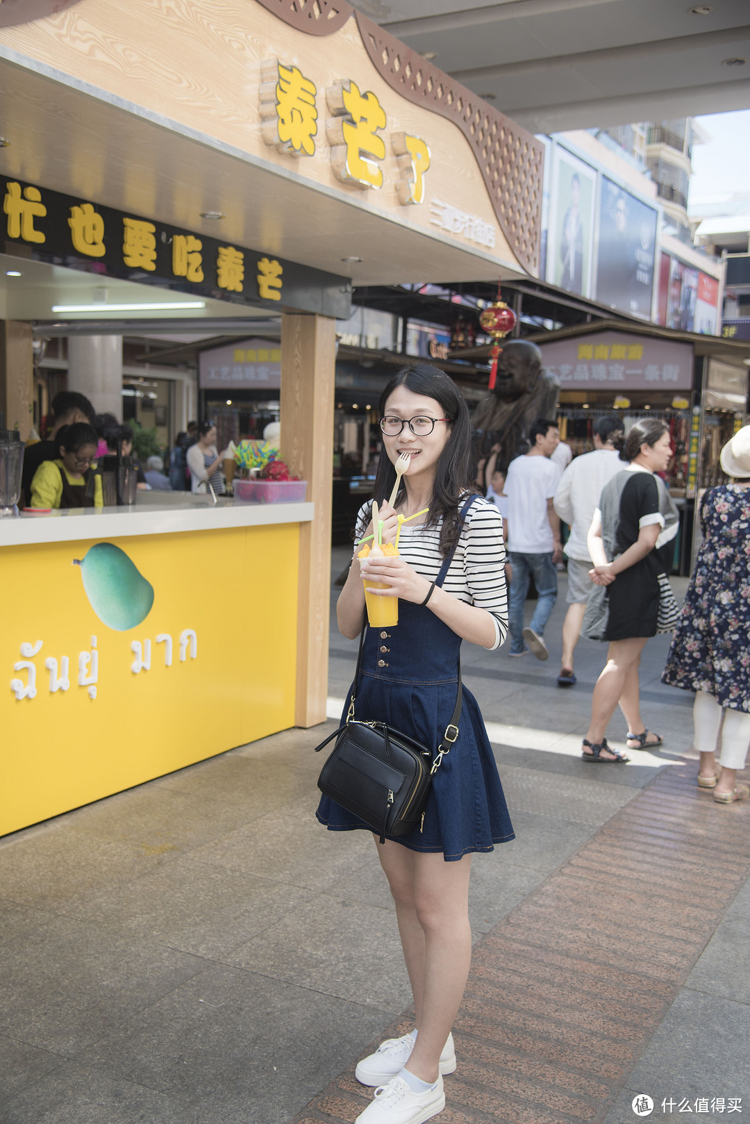 生活拮据的拍照师傅怎样在三亚市区浪