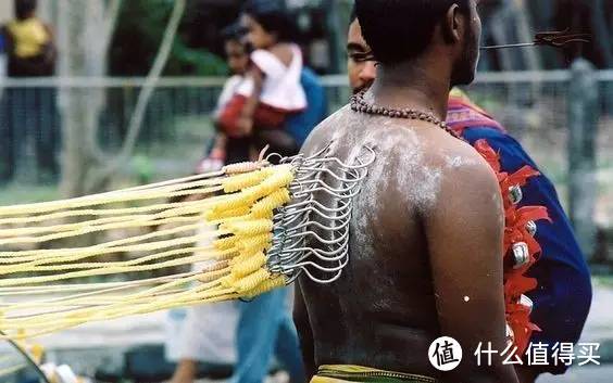 探秘大宝森节，鱼钩穿肉自残仪式让人不寒而栗