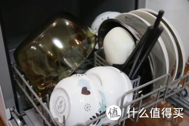 在餐桌上就把洗碗问题解决 — Media 美的 M1 洗碗机 评测