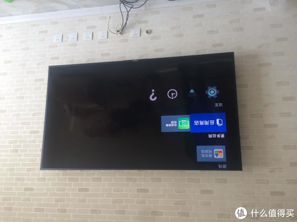 电视柜都没买呢，底座摘掉，直接上墙