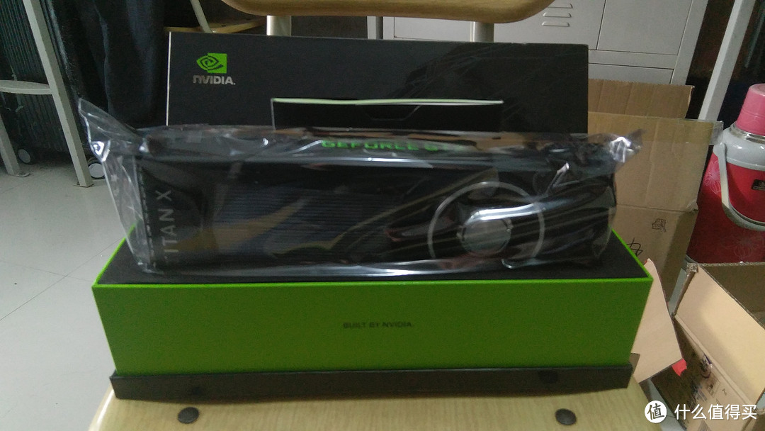 老黄家的新核弹：NVIDIA 英伟达 TITAN Xp开箱！