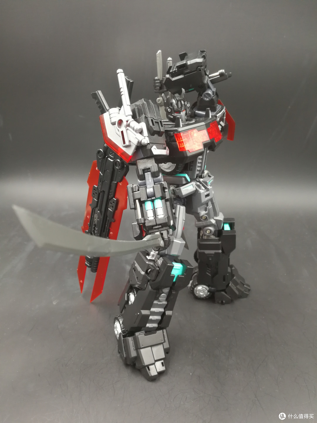 黑色车祸现场——MakeToys暗黑CD擎天柱