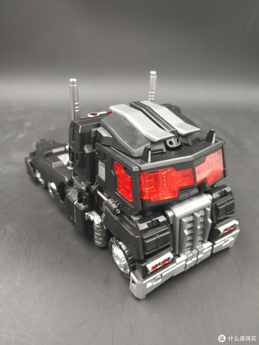 黑色车祸现场——MakeToys暗黑CD擎天柱