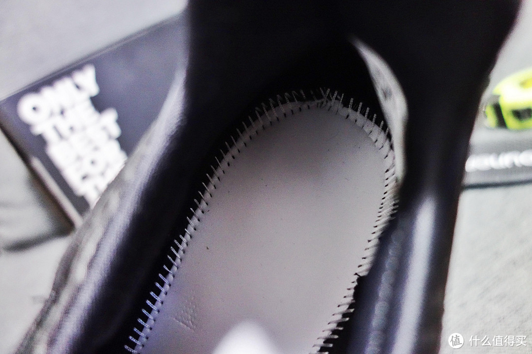 #本站首晒#夜光中最亮的鞋  adidas 阿迪达斯 alphabounce xeno 跑鞋