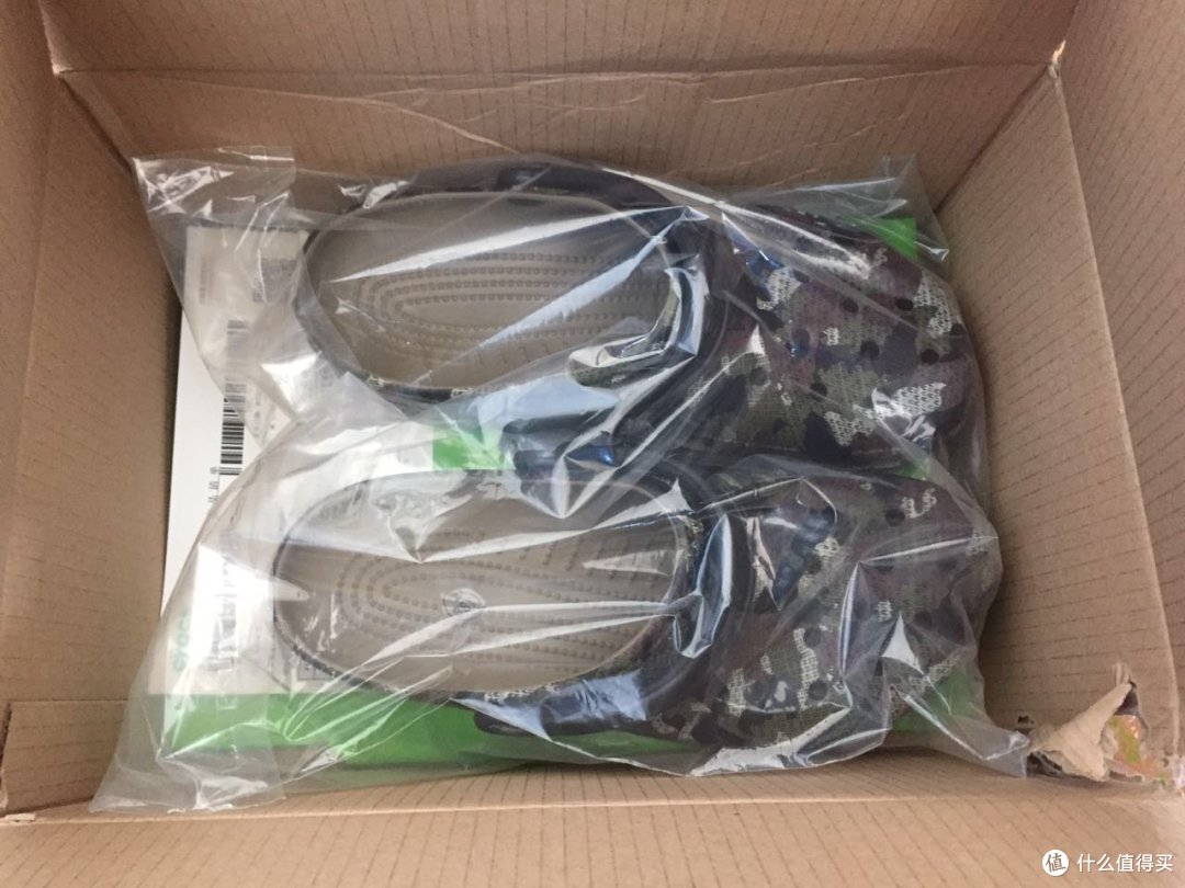 夏天到了 你可能需要一双crocs卡骆驰的洞洞鞋