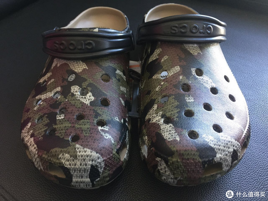 夏天到了 你可能需要一双Crocs卡骆驰的洞洞鞋