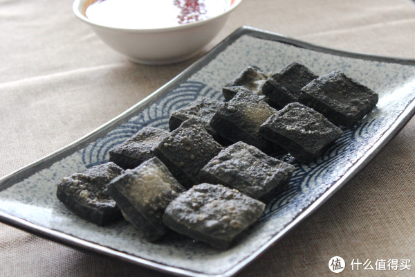 为啥我不敢吃臭豆腐,一个是因为油炸的热气,二个是看了新闻臭豆腐是和