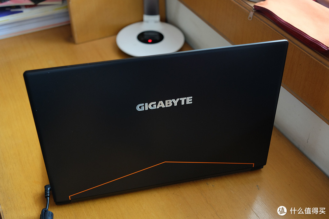 “无人问津嘉” — 颜值性能集合体 GIGABYTE 技嘉 “赢刃” Aero 15 游戏笔记本电脑