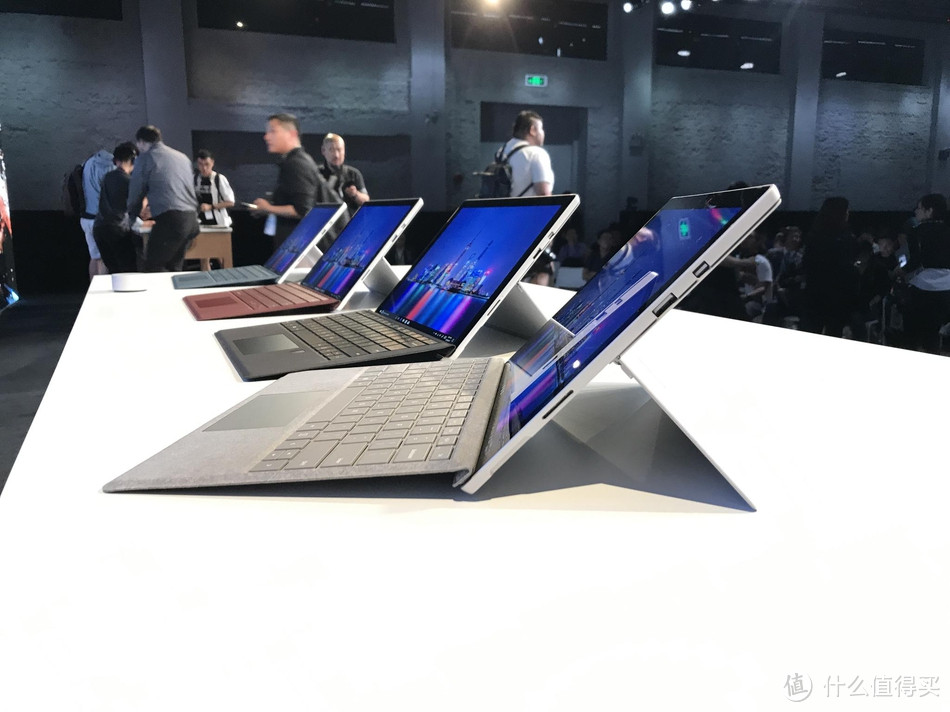 有话值说 | 微软发布新Surface Pro！性能是iPad Pro的1.7倍？