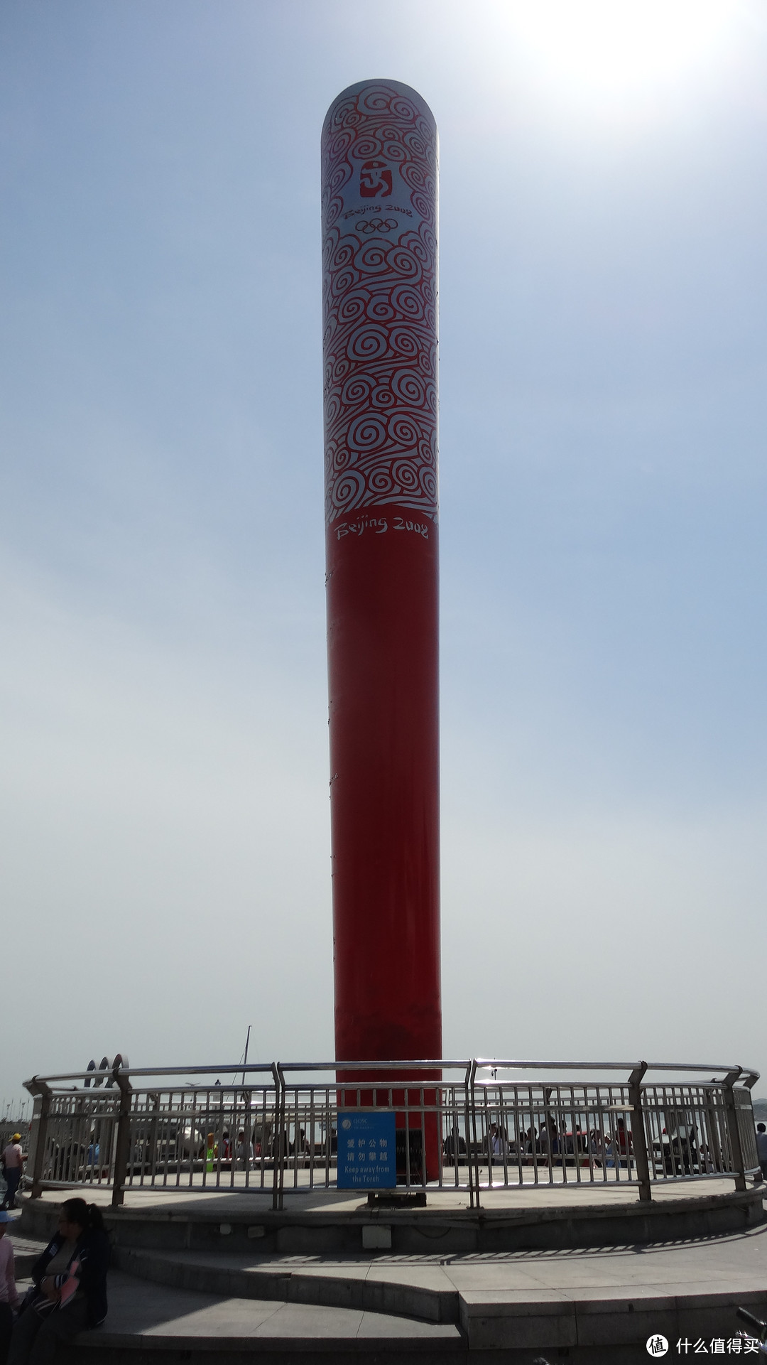 擎天一柱这个是奥运火炬,人还是不少.