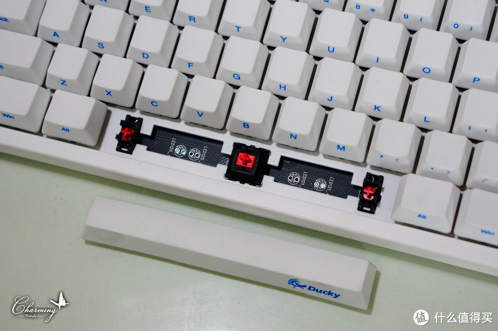 AKKO 艾酷 &DUCKY ZERO 3108PBT侧刻 机械键盘开箱简测和背光改灯教程