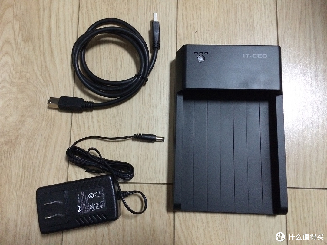 IT-CEO IT-716 3.5英寸 通用SATA串口 SSD固态硬盘盒 开箱