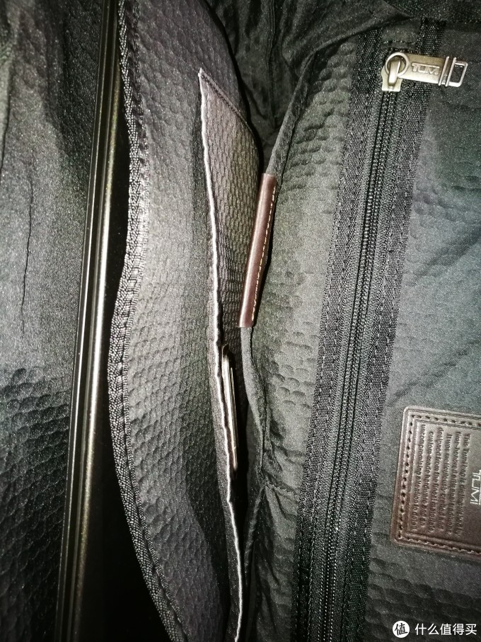 蜂窝状缓冲层摸起来很舒服