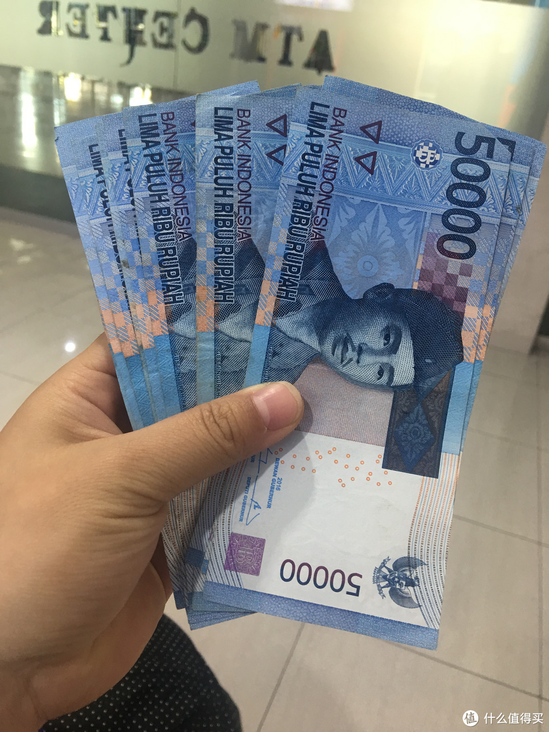 印尼卢比，大约1元人民币=2000卢比，换算方法减3个0除以2