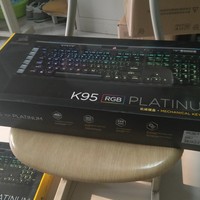 美商海盗船 K95 RGB 机械键盘外观展示(掌托|接口|键帽)