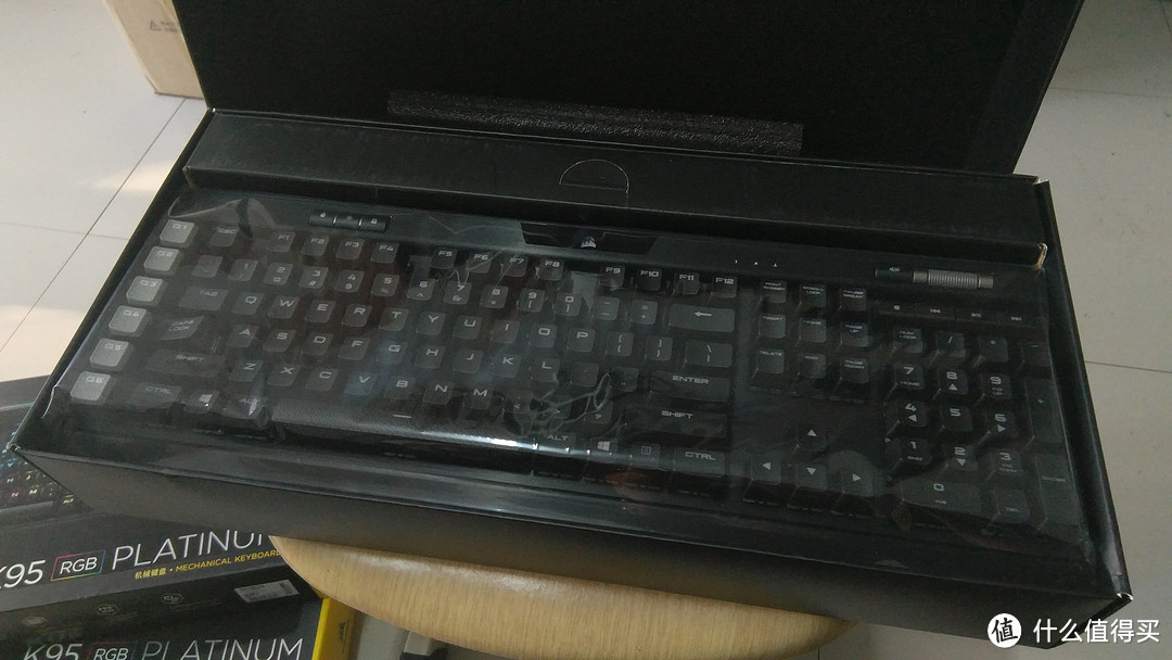 贼船光污染新旗舰：美商海盗船 K95 RGB PLATINUM 茶轴机械键盘 开箱！