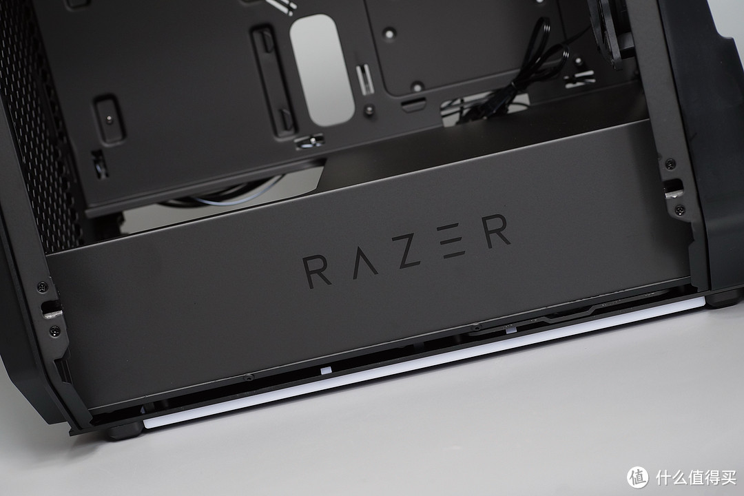 安钛克 Cube-Razer + i5-7600K + ROG Z270ITX 雷蛇主题装机秀