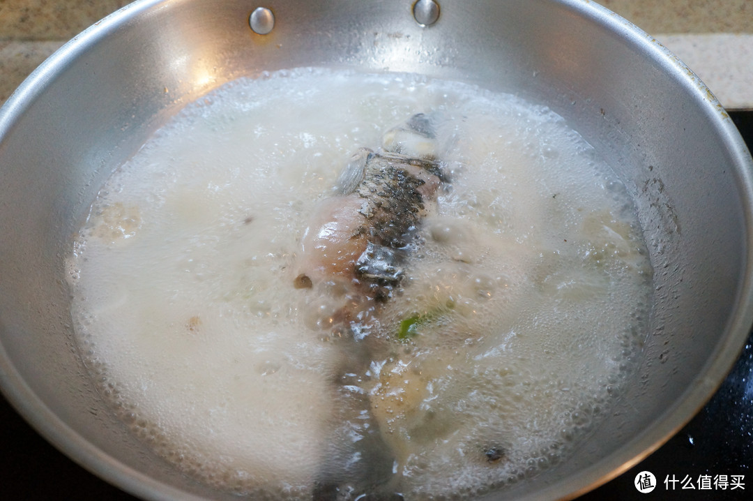 终于喝到你 - 鲫鱼汤的终极版本：一碗纯粹的、有益于人民的鱼汤面