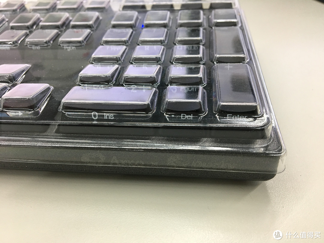 图四 - 防尘罩较好地包裹整个键盘。