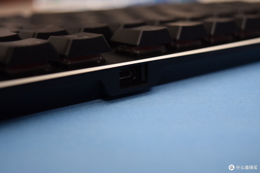 真的薄出了新境界 — REACHACE 达尔优 EK820 键盘 开箱
