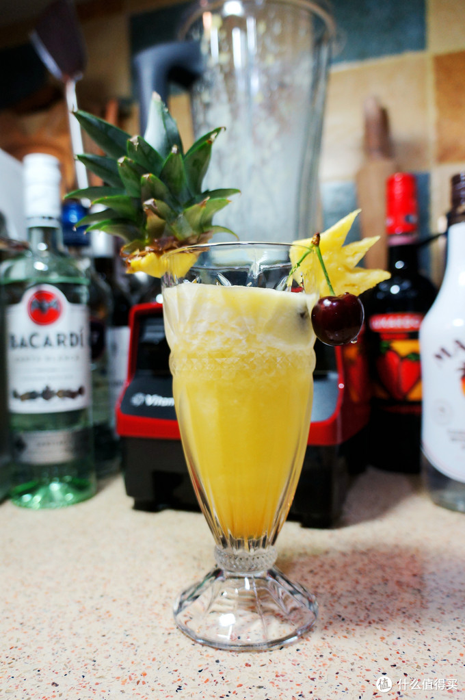 椰林飘香(pina colada)是由朗姆酒,凤梨和柠檬汁调制而成的一款鸡尾酒