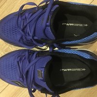 圣康尼 Triumph ISO 3跑鞋外观展示(鞋带|鞋垫)