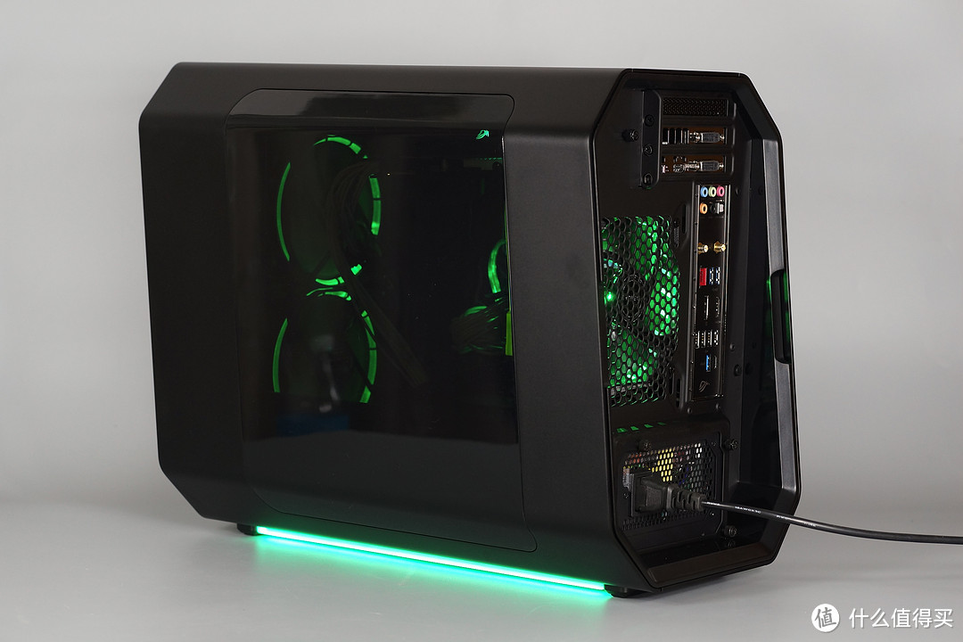 安钛克 Cube-Razer + i5-7600K + ROG Z270ITX 雷蛇主题装机秀