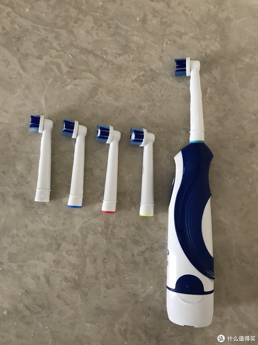 让大人和宝宝都爱上刷牙——Oral-B 成人和宝宝入门款2D电动牙刷