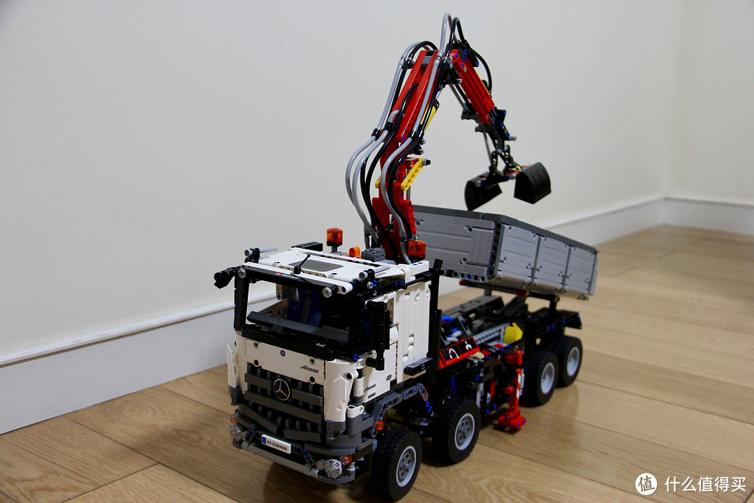 心有猛虎—— LEGO 乐高 42043 奔驰大卡