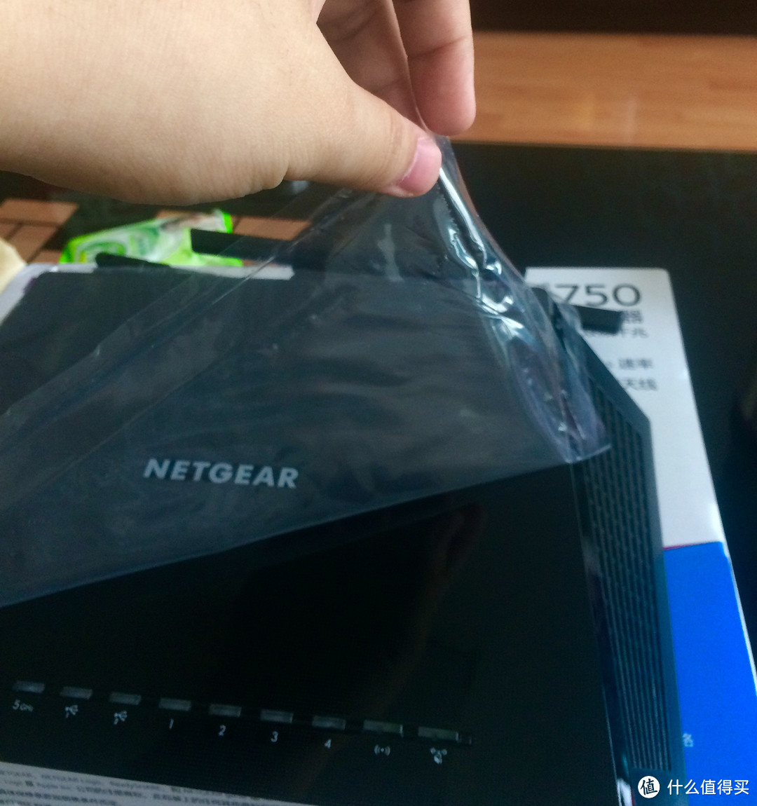 #原创新人# 如果一拳解决不了网速，那就换一个NETGEAR 美国网件 R6400 1750M 双频千兆无线路由器