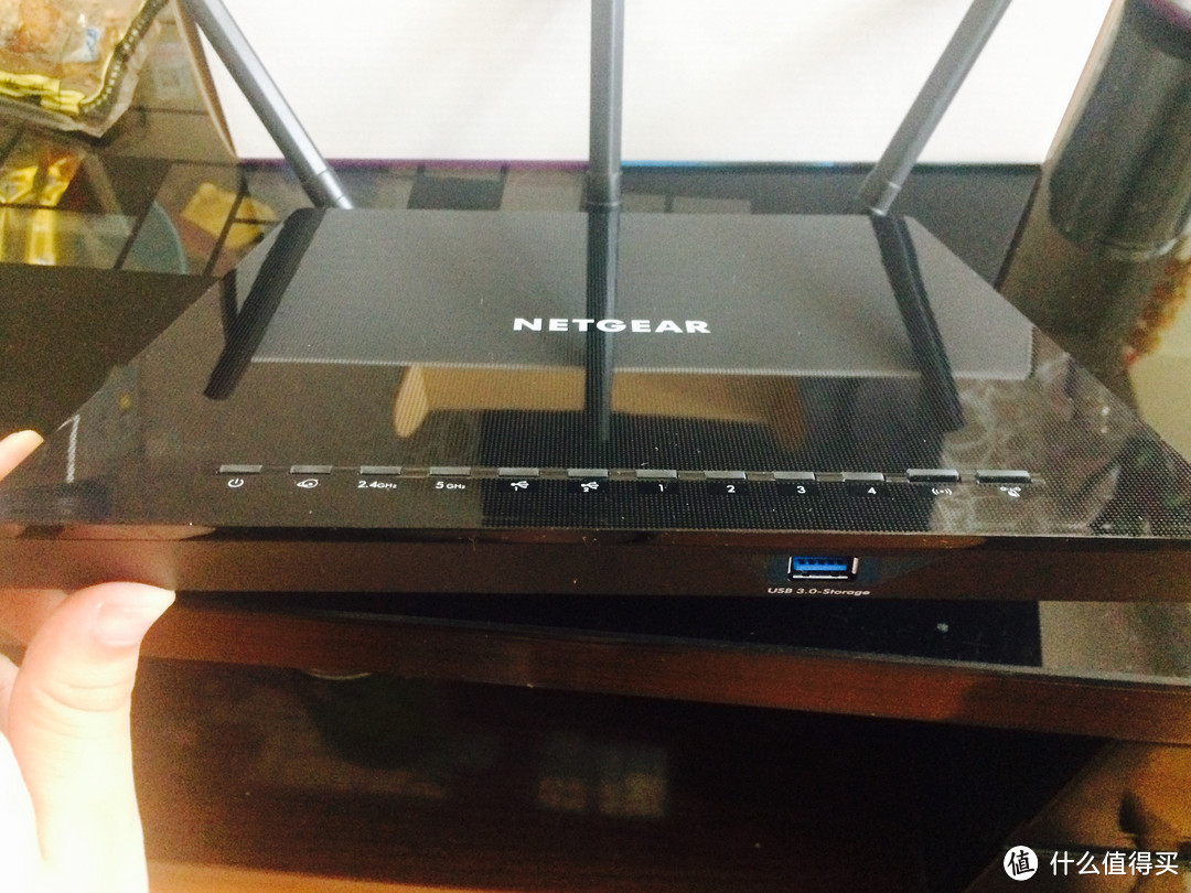 #原创新人# 如果一拳解决不了网速，那就换一个NETGEAR 美国网件 R6400 1750M 双频千兆无线路由器