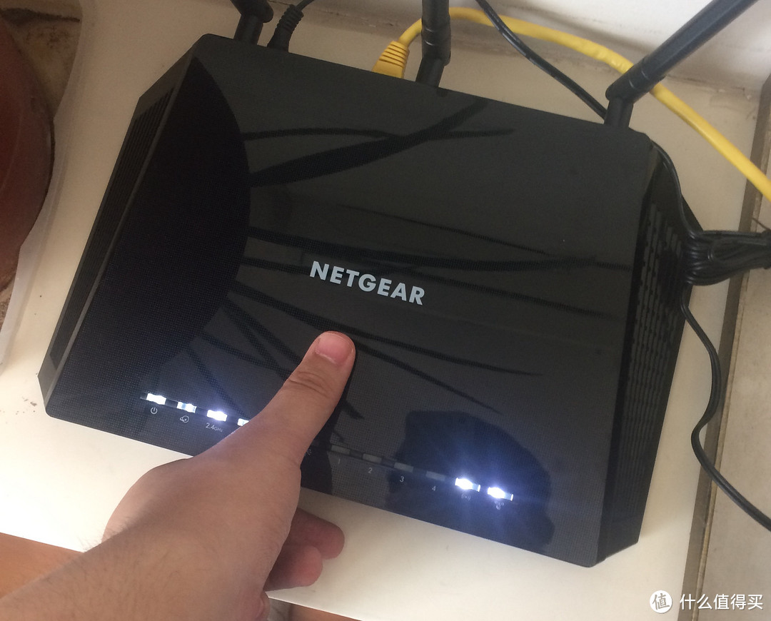 #原创新人# 如果一拳解决不了网速，那就换一个NETGEAR 美国网件 R6400 1750M 双频千兆无线路由器