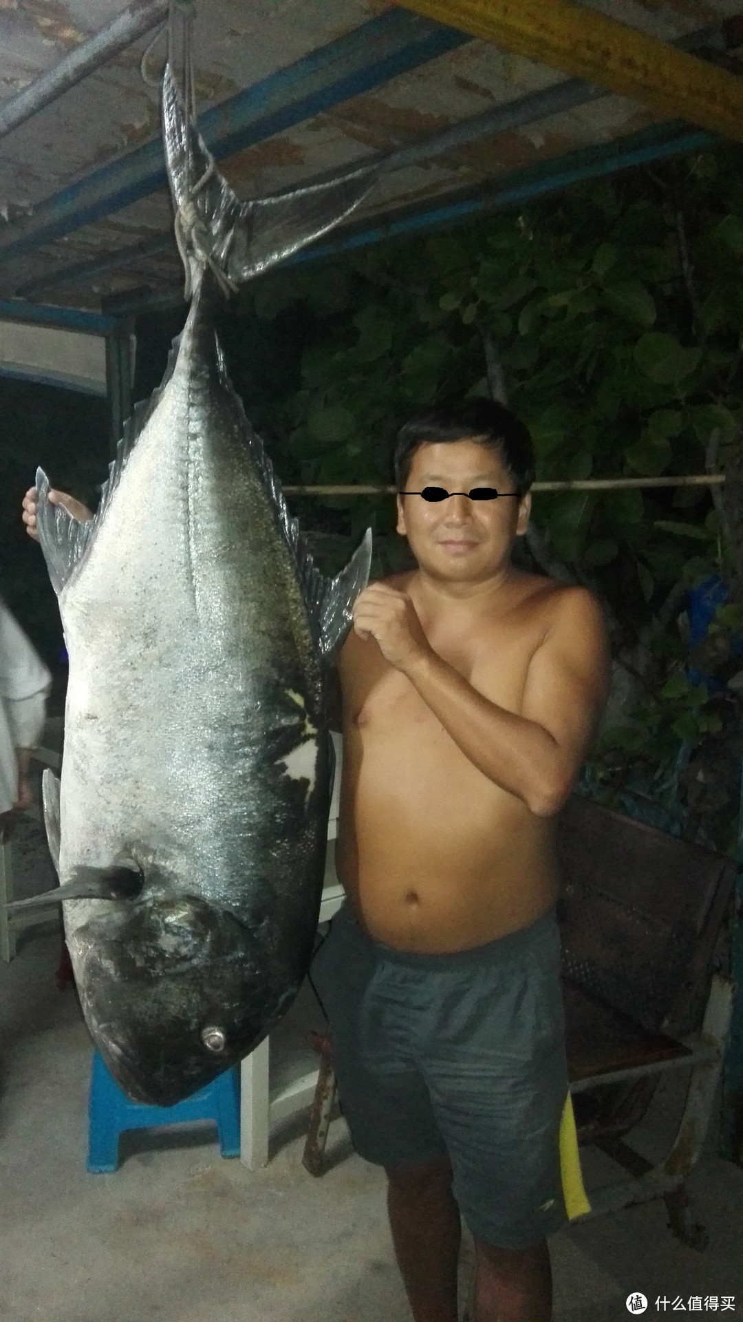 今天老X出去钓了450斤鱼，这是最大的一条。
