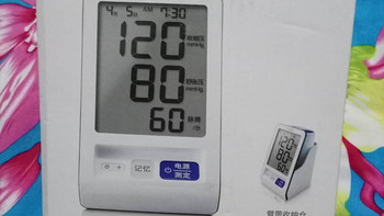 西铁城 CH550 电子血压计外观展示(臂带|说明书|电池)