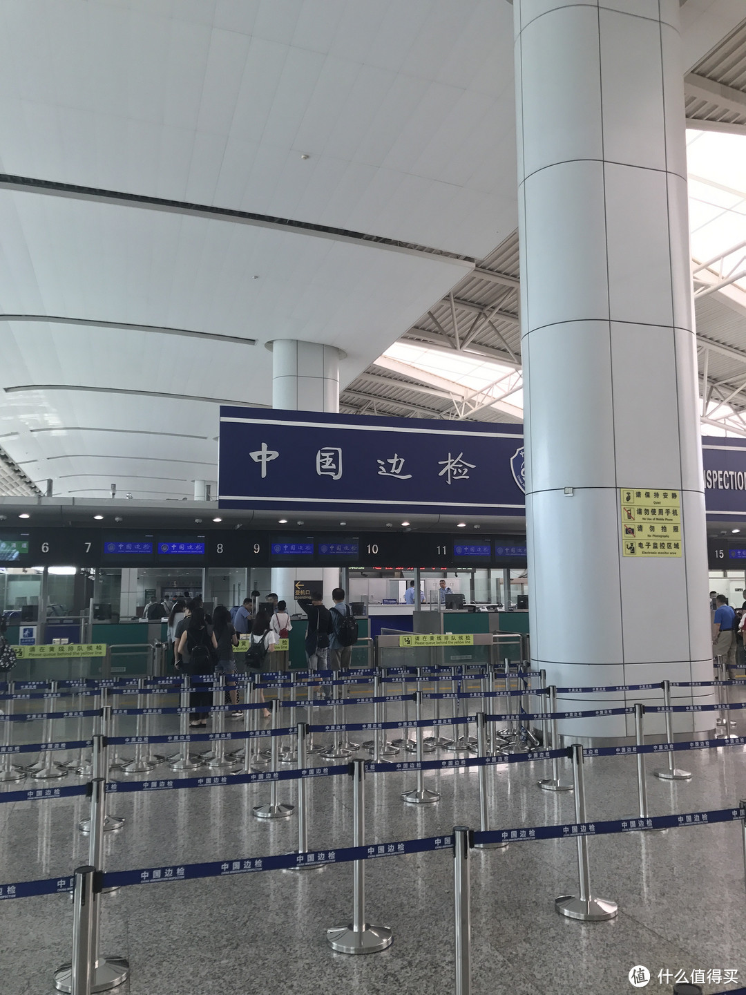 广州白云机场，出发。