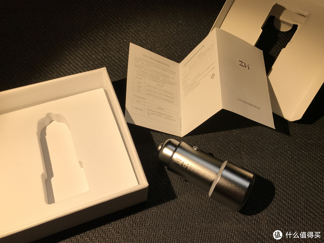 ZMI 紫米 QC3.0 汽车快充充电器 双USB口 开箱使用